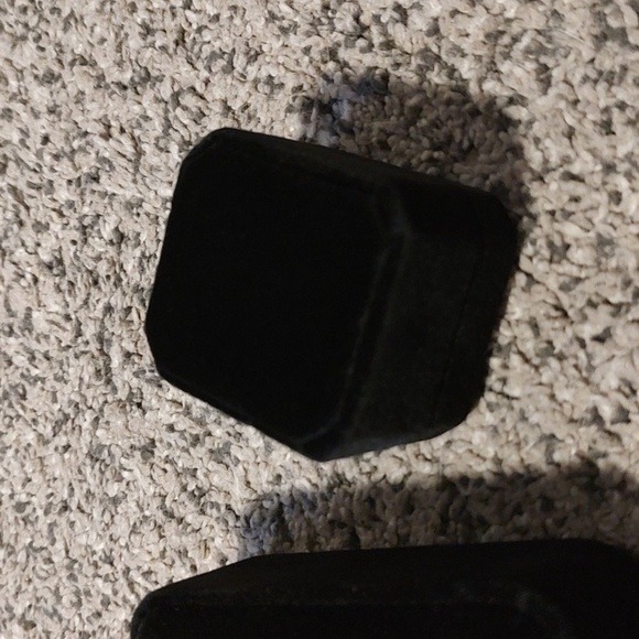 Black Velvet Necklace and Ring Box - Picture 3 of 6